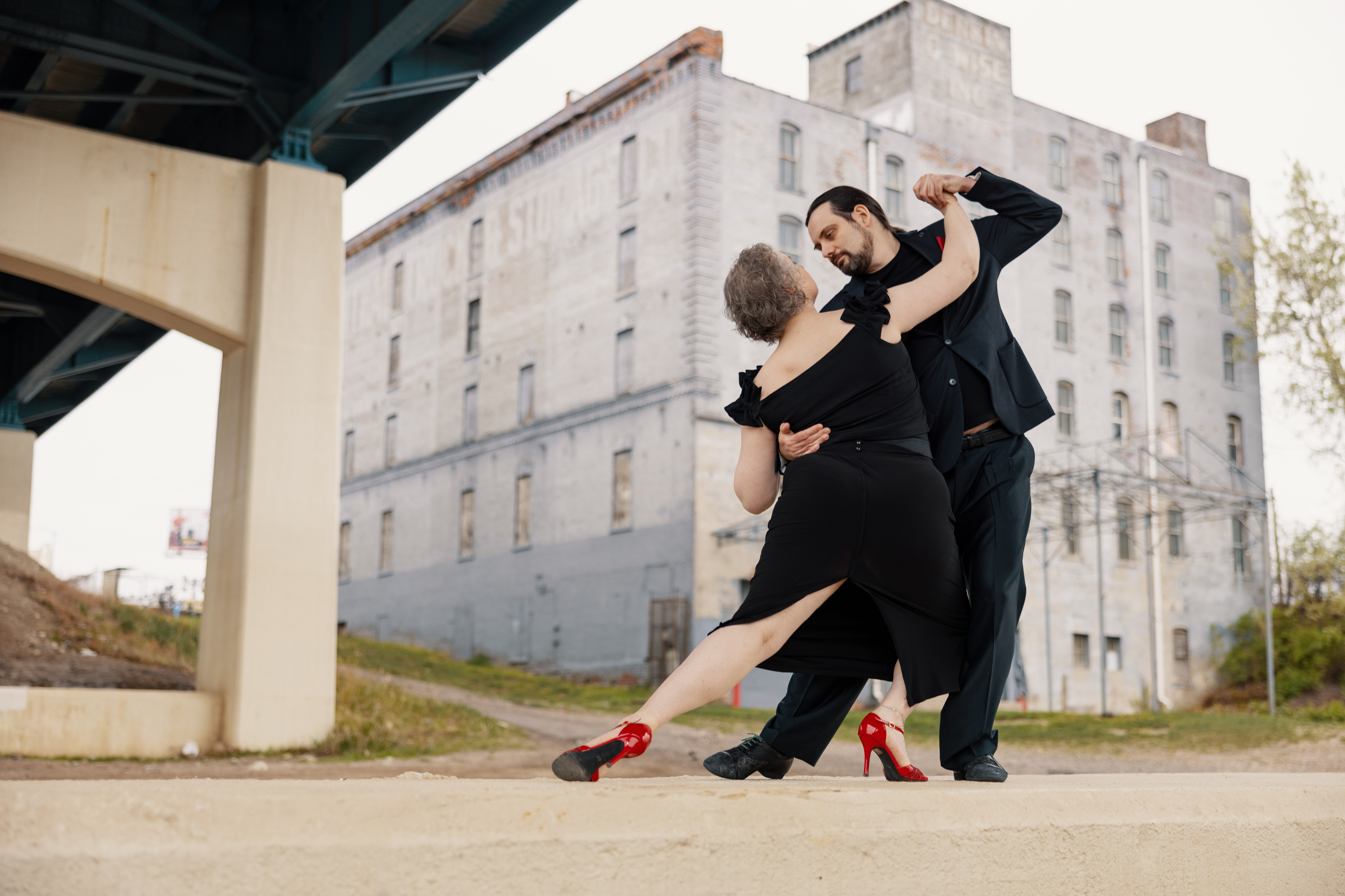 Erin and Doruk dancing a dramatic tango dip